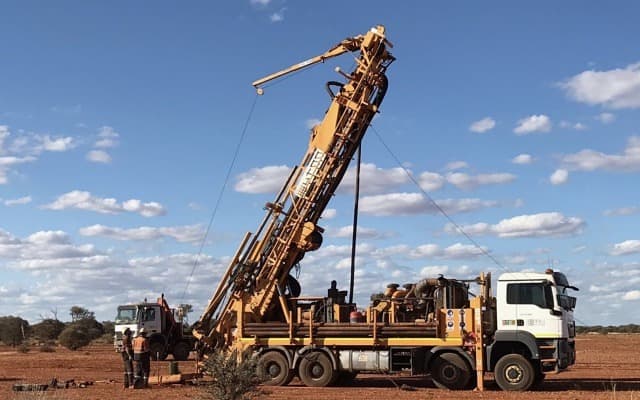Lodestar Minerals makes major gold system find