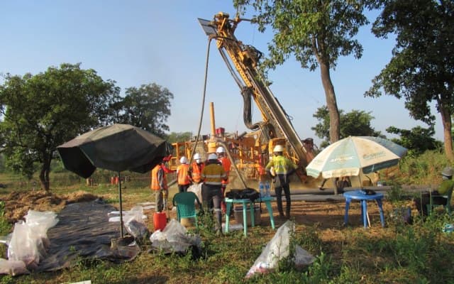 Mako Gold secures two rigs for drilling at Napié project