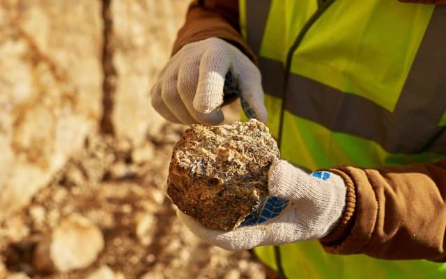 Syndicated Metals strikes high-grade gold at Newington during maiden program