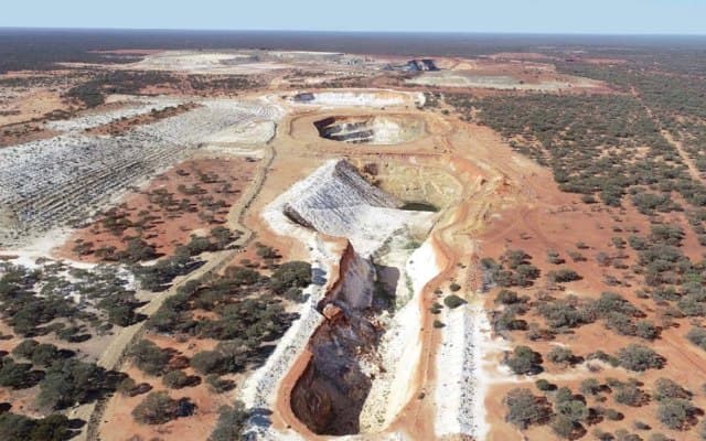 Venus Metals and Rox Resources make bonanza hits at Youanmi South gold project