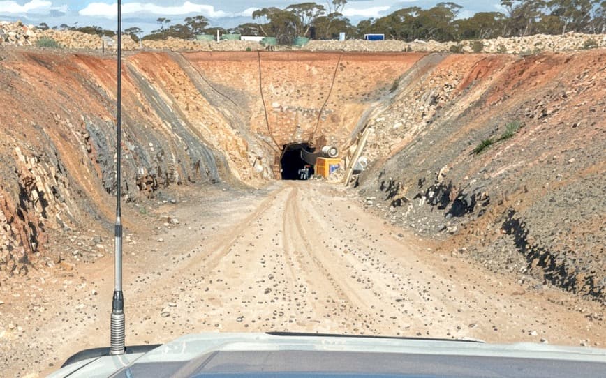 WIN Metals Finalises Acquisition of High-Grade Radio Gold Mine in WA